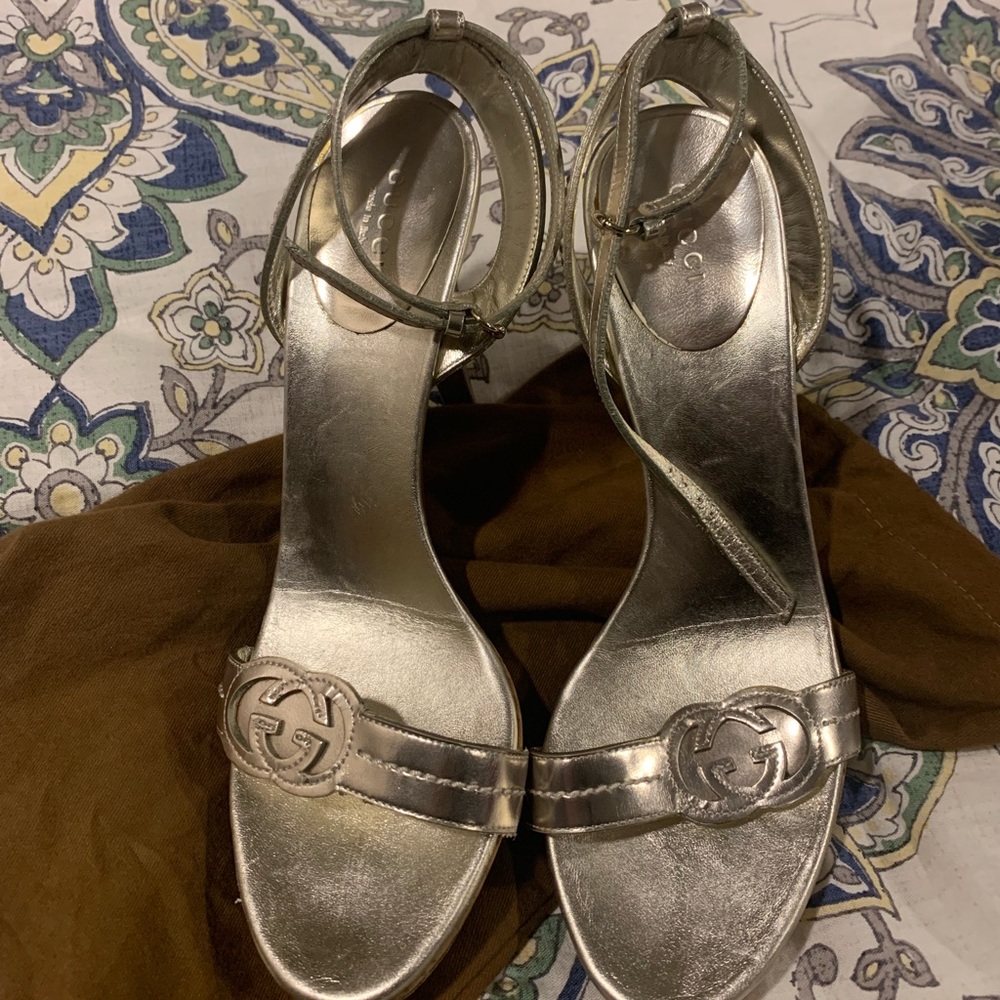 Gucci metallic sandal